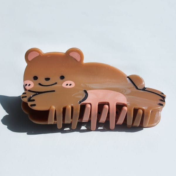 Bounding bear claw clip